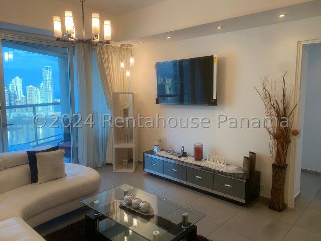 Luxurious Fully Furnished Apartment with Ocean View